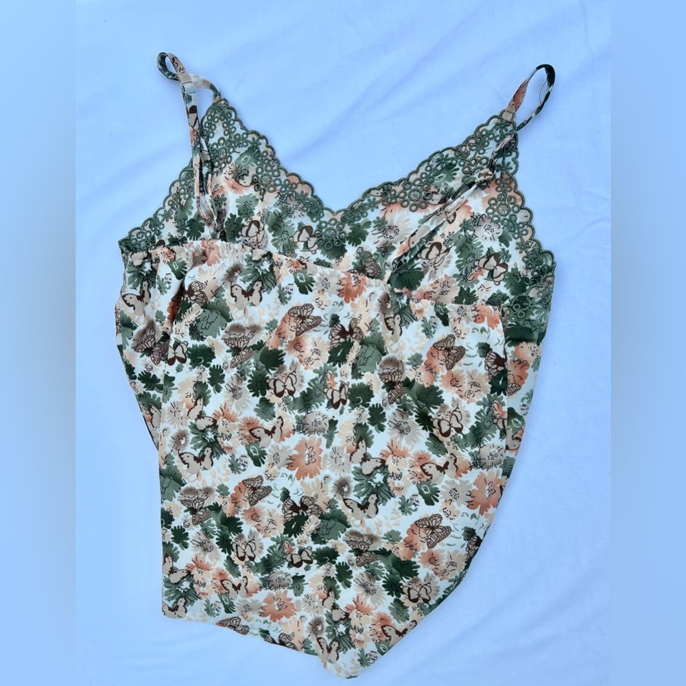 SHEIN 2pc Set Paperbag Pocket Shorts Belted S Floral Satin Cami Lace Inset XS - Picture 4 of 11